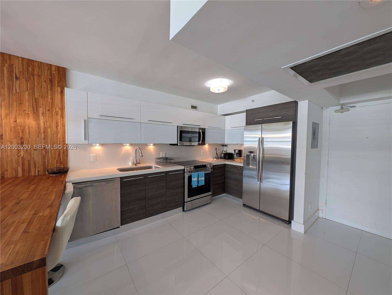 Decoplage at 100 Lincoln Rd, Miami Beach, FL 33139 - For Rent photo 4