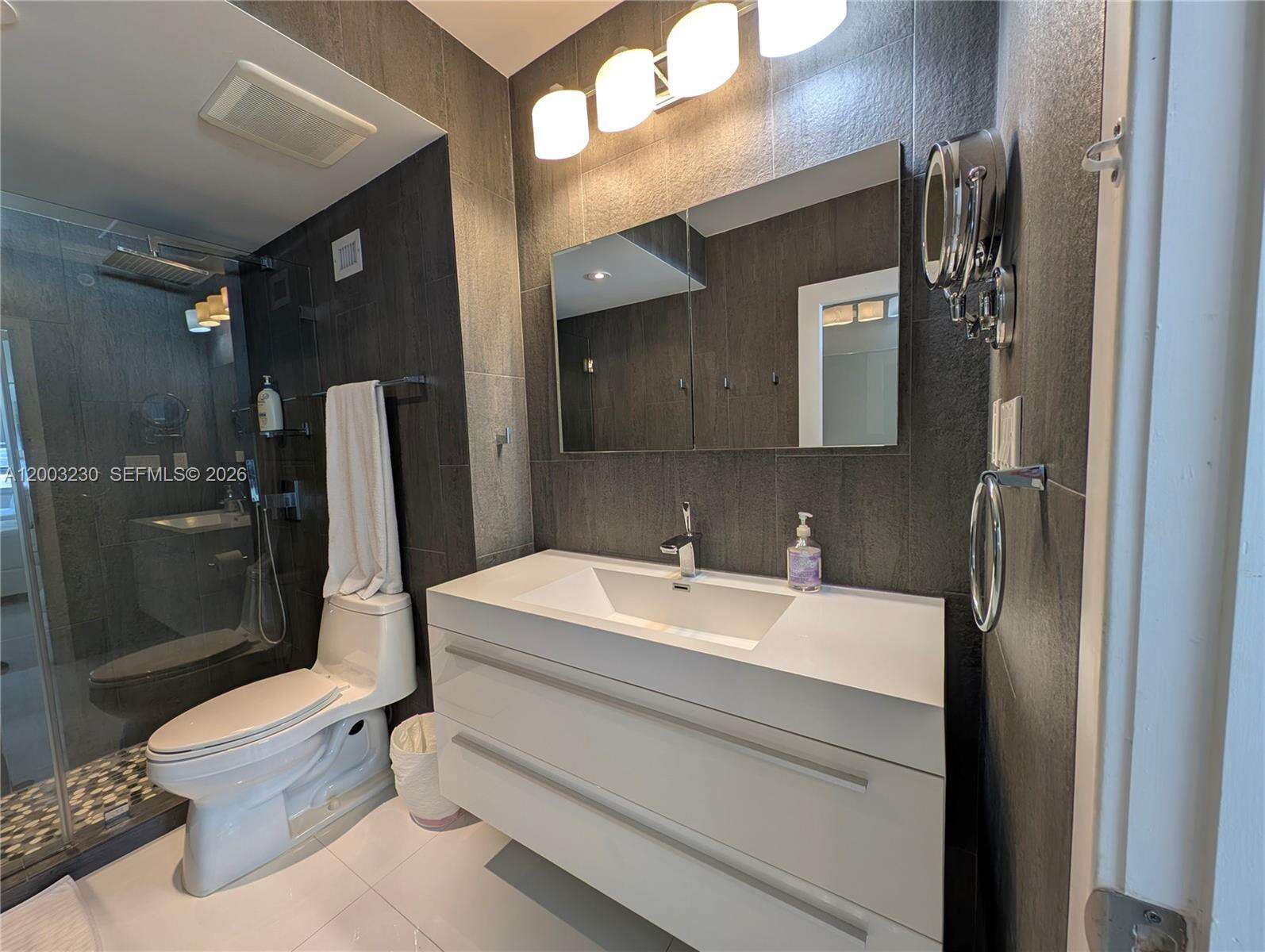 Decoplage at 100 Lincoln Rd, Miami Beach, FL 33139 - For Rent photo 7