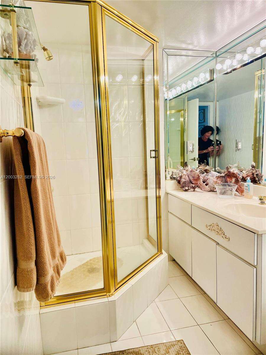 Club Atlantis at 2555 Collins Ave, Miami Beach, FL 33140 - For Rent photo 11