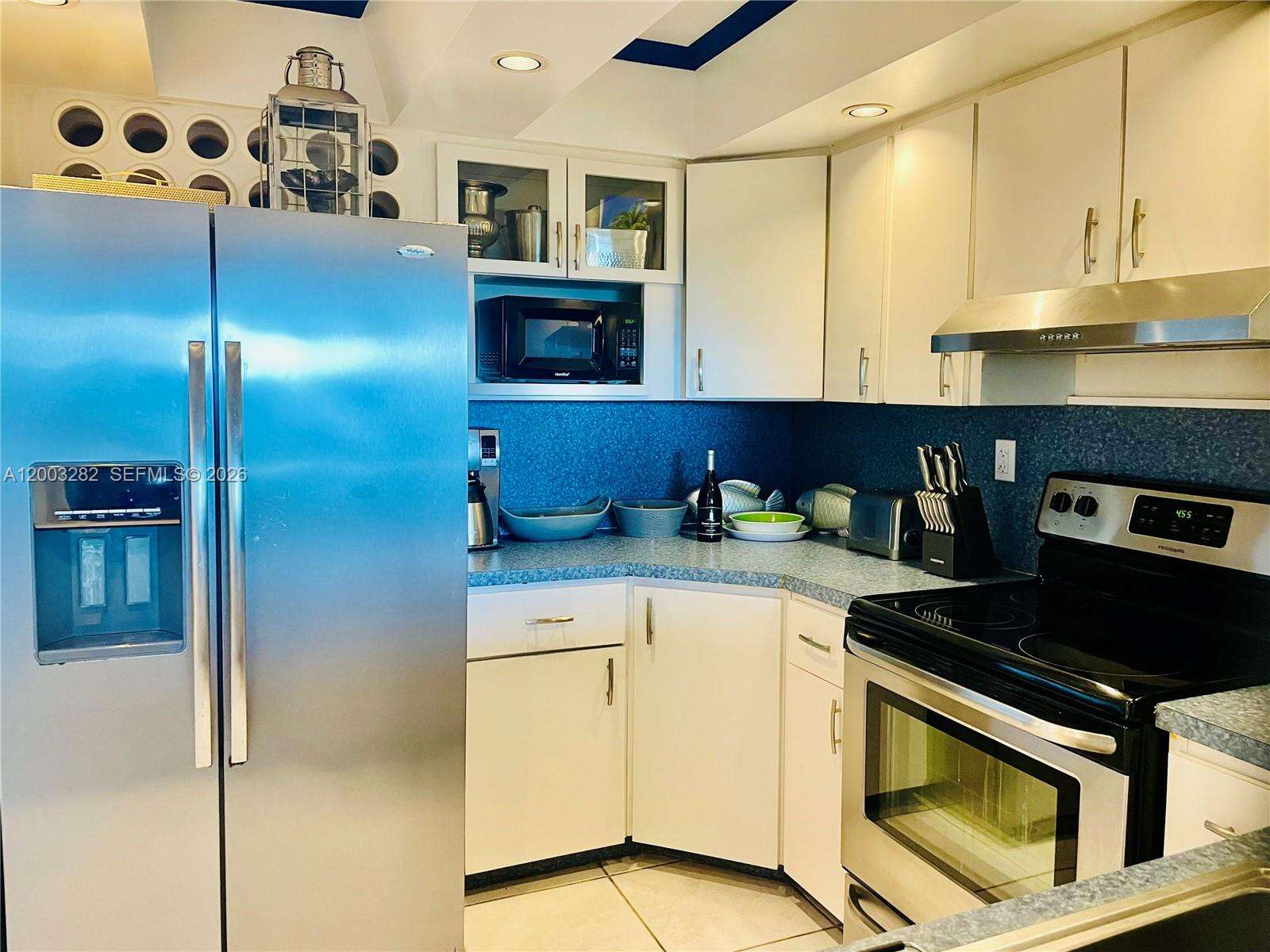 Club Atlantis at 2555 Collins Ave, Miami Beach, FL 33140 - For Rent photo 6