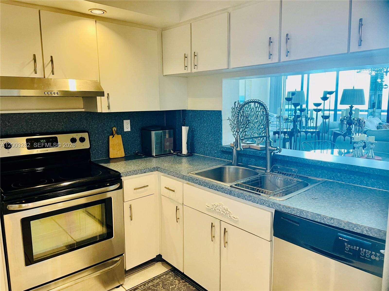 Club Atlantis at 2555 Collins Ave, Miami Beach, FL 33140 - For Rent photo 7