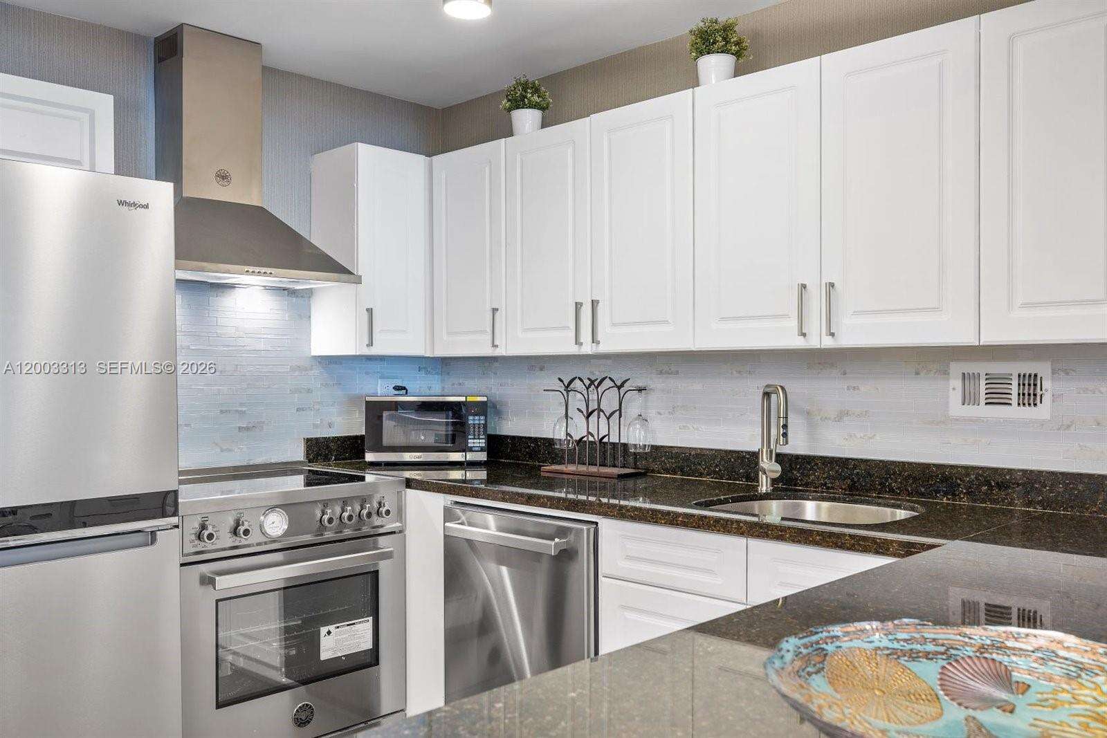 Roney Palace at 2301 Collins Ave, Miami Beach, FL 33139 - For Rent photo 13