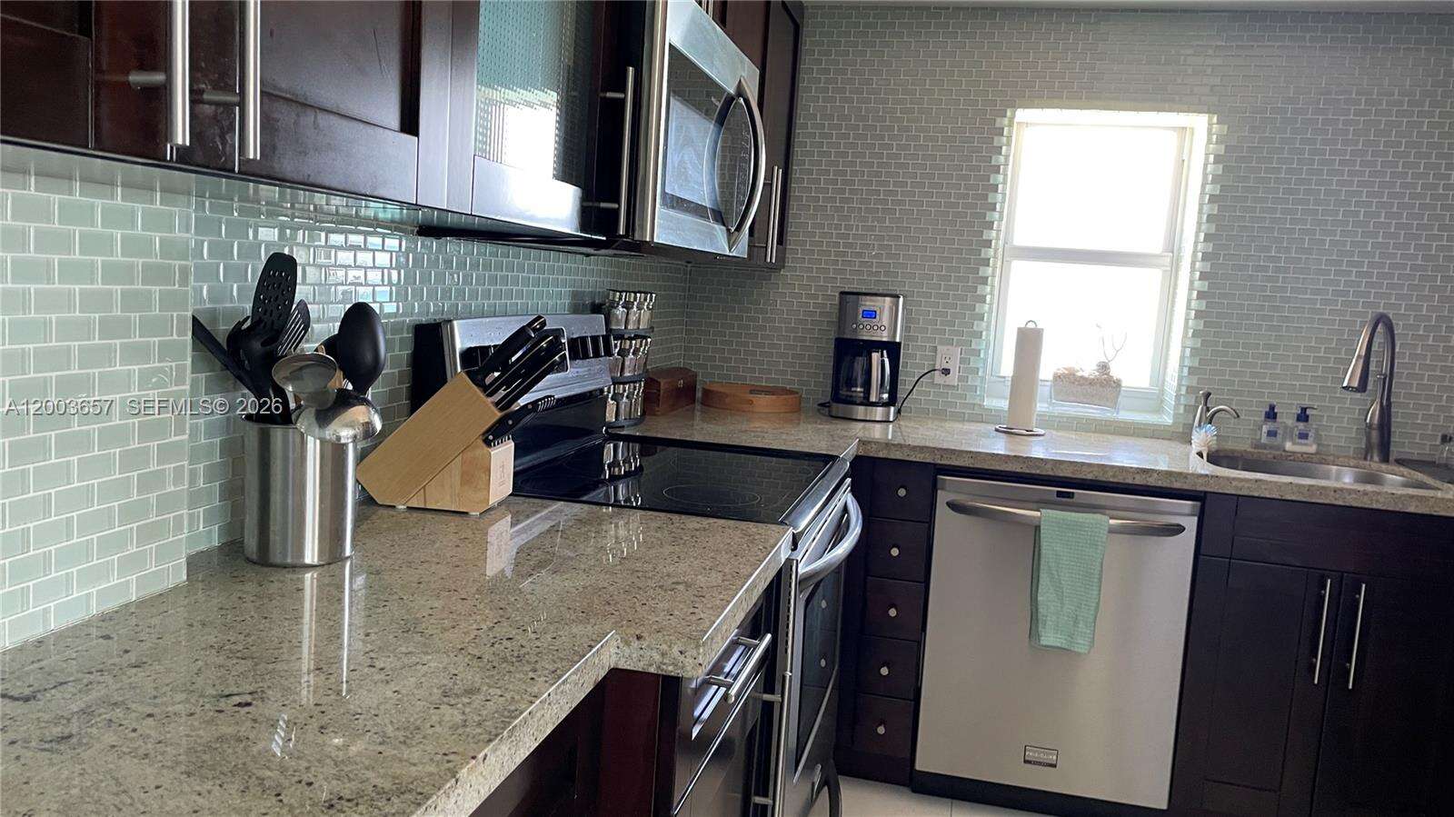 Arlen Beach at 5701 Collins Ave, Miami Beach, FL 33140 - For Rent photo 12