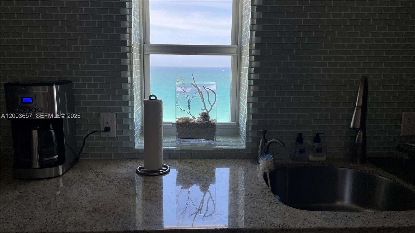 Arlen Beach at 5701 Collins Ave, Miami Beach, FL 33140 - For Rent photo 14