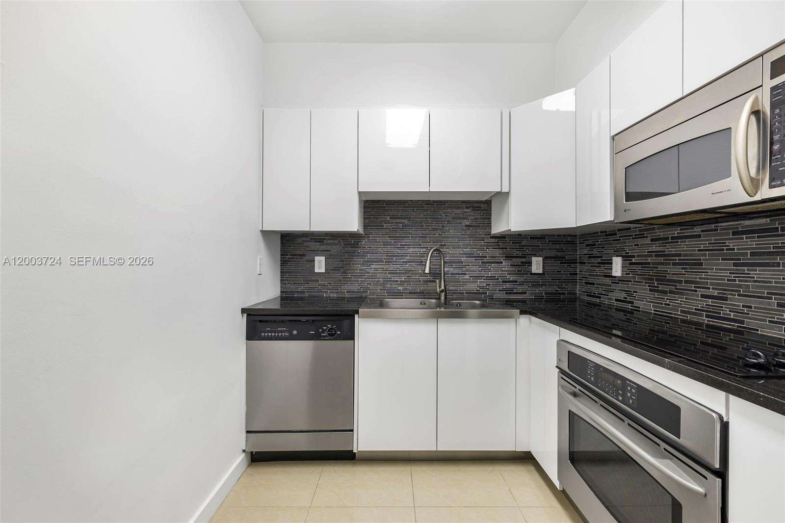 Akoya at 6365 Collins Ave, Miami Beach, FL 33141 - For Rent photo 15