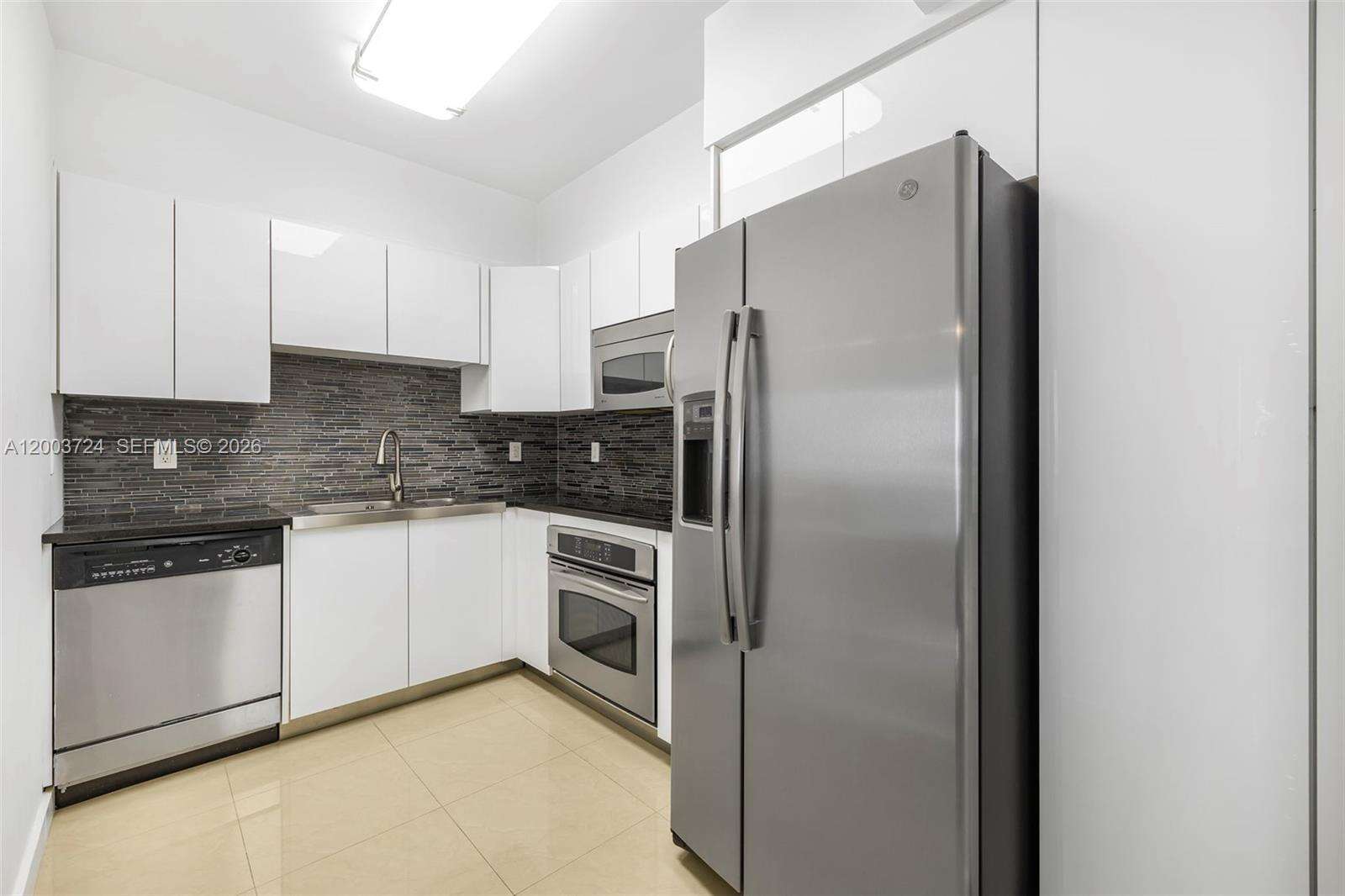 Akoya at 6365 Collins Ave, Miami Beach, FL 33141 - For Rent photo 3