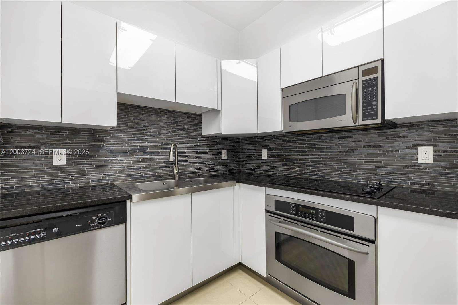 Akoya at 6365 Collins Ave, Miami Beach, FL 33141 - For Rent photo 4