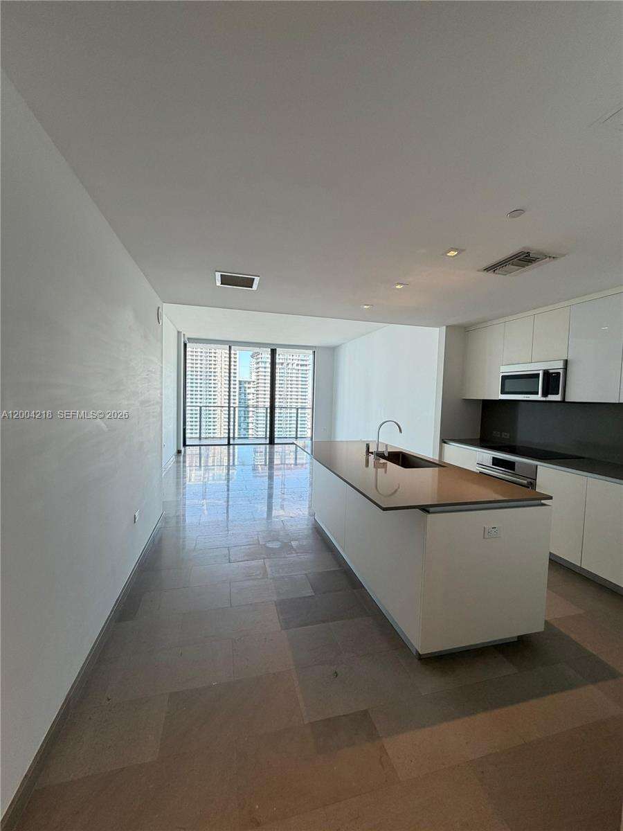 Reach Brickell at 68 6 St, Miami, FL 33131 - For Rent photo 1