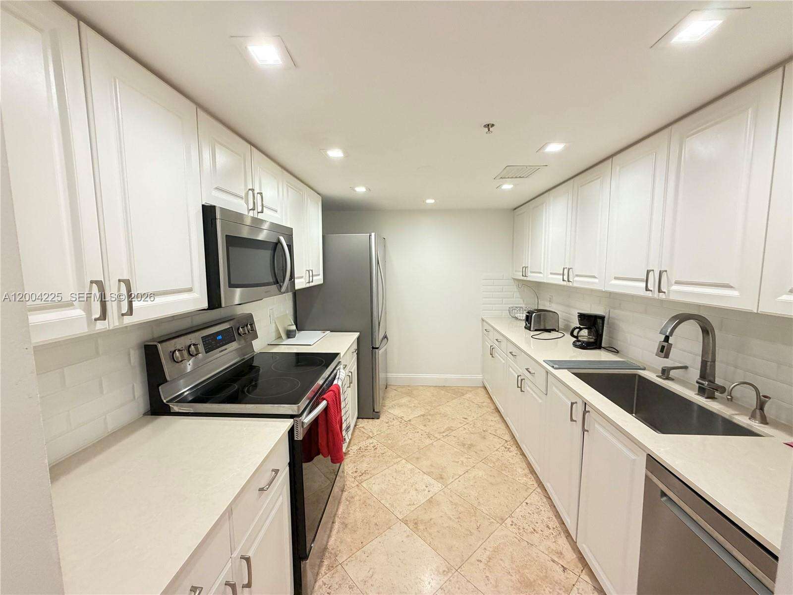 Yacht Club At Portofino at 90 Alton Rd, Miami Beach, FL 33139 - For Rent photo 3