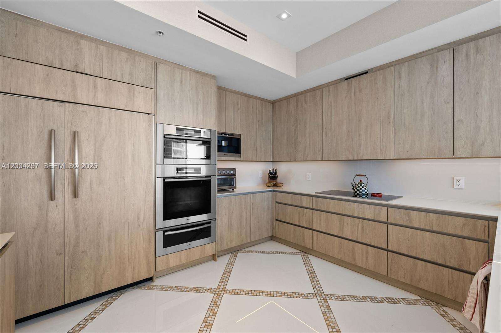 Continuum North Tower at 50 Pointe Dr, Miami Beach, FL 33139 - For Rent photo 15