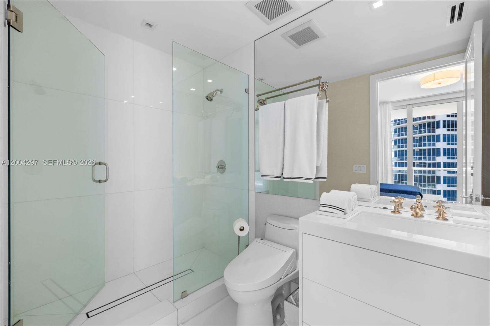 Continuum North Tower at 50 Pointe Dr, Miami Beach, FL 33139 - For Rent photo 32