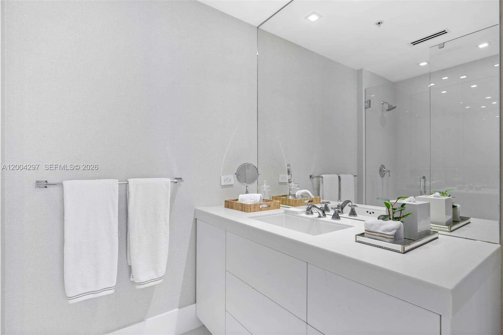 Continuum North Tower at 50 Pointe Dr, Miami Beach, FL 33139 - For Rent photo 43