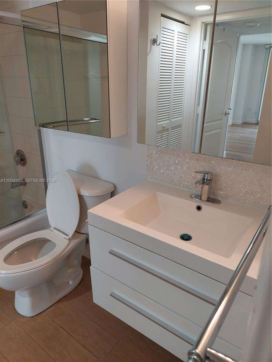 The Club At Brickell Bay at 1200 Brickell Bay Dr, Miami, FL 33131 - For Rent photo 22