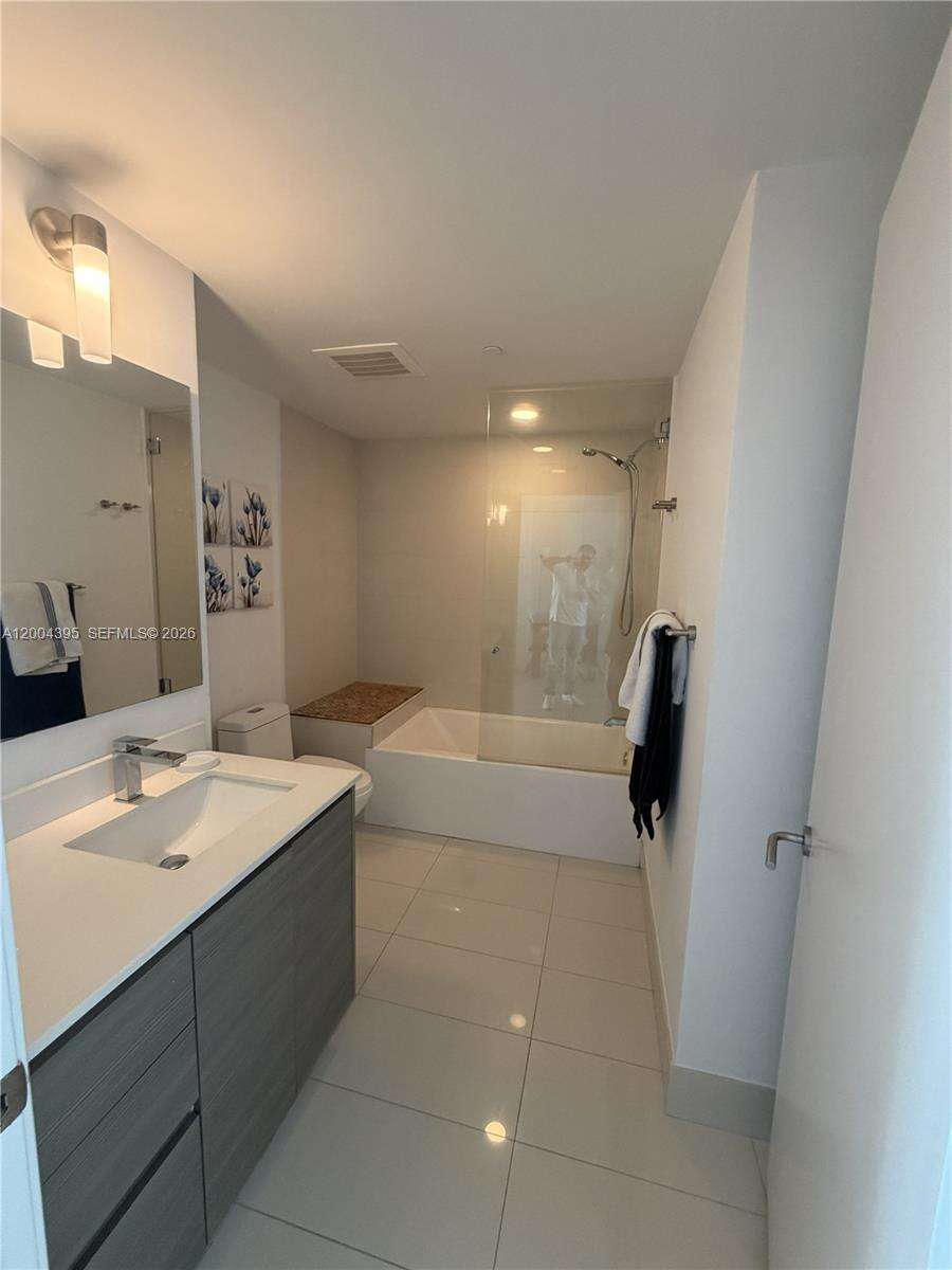 Icon Bay at 460 28 St, Miami, FL 33137 - For Rent photo 8
