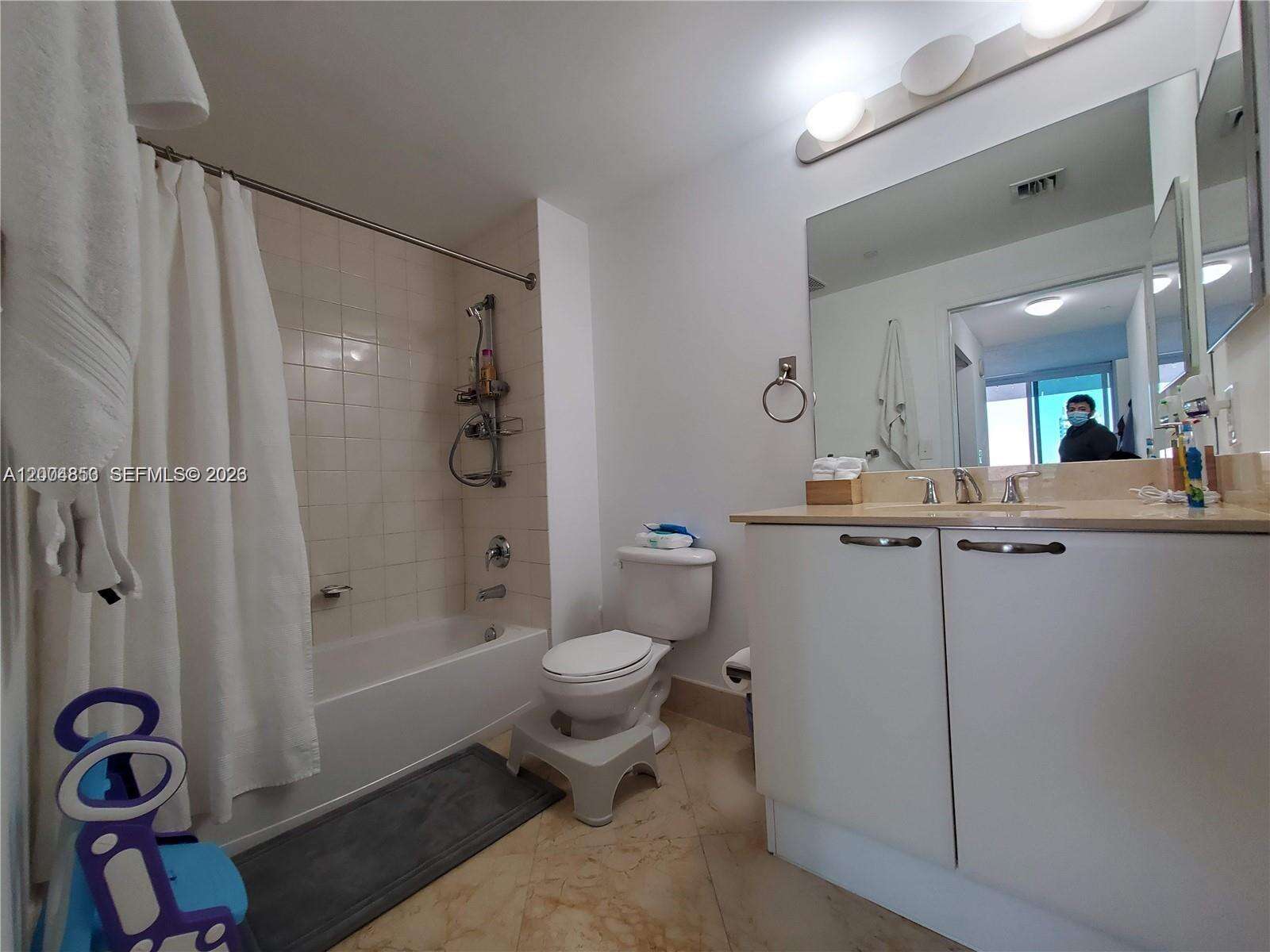 Skyline On Brickell at 2101 Brickell Ave, Miami, FL 33129 - For Rent photo 12