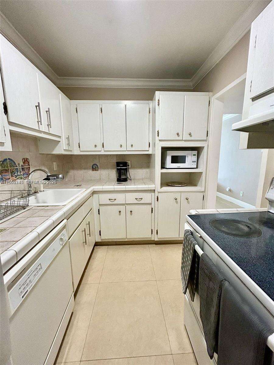 Decoplage at 100 Lincoln Rd, Miami Beach, FL 33139 - For Rent photo 4