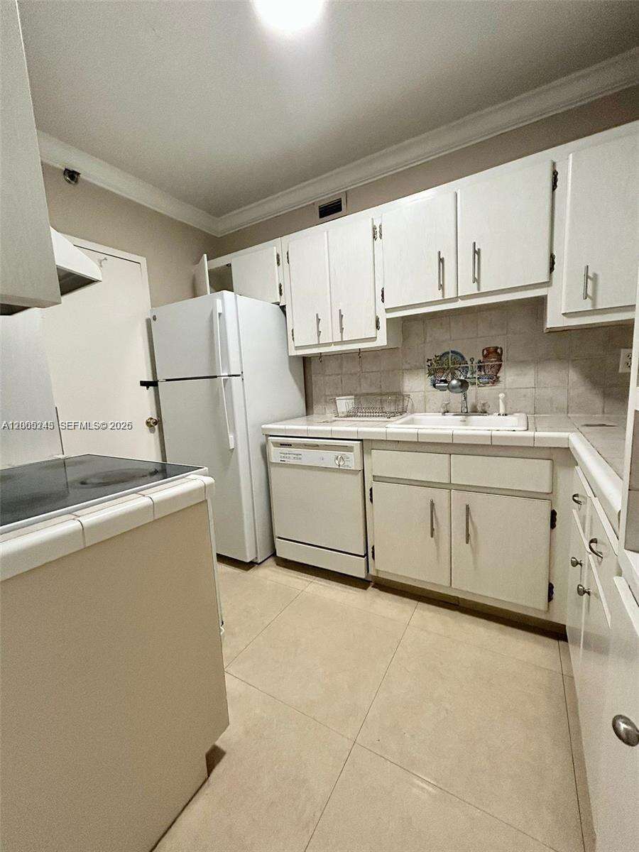 Decoplage at 100 Lincoln Rd, Miami Beach, FL 33139 - For Rent photo 5