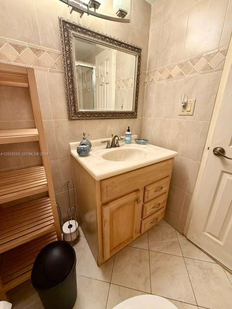 Decoplage at 100 Lincoln Rd, Miami Beach, FL 33139 - For Rent photo 8