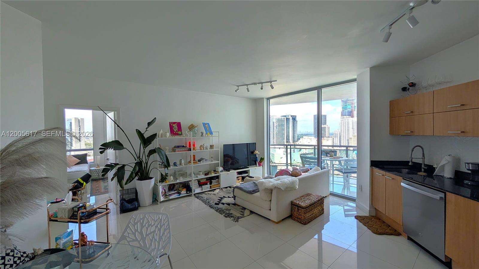 Wind By Neo at 350 Miami Ave, Miami, FL 33130 - For Rent photo 15