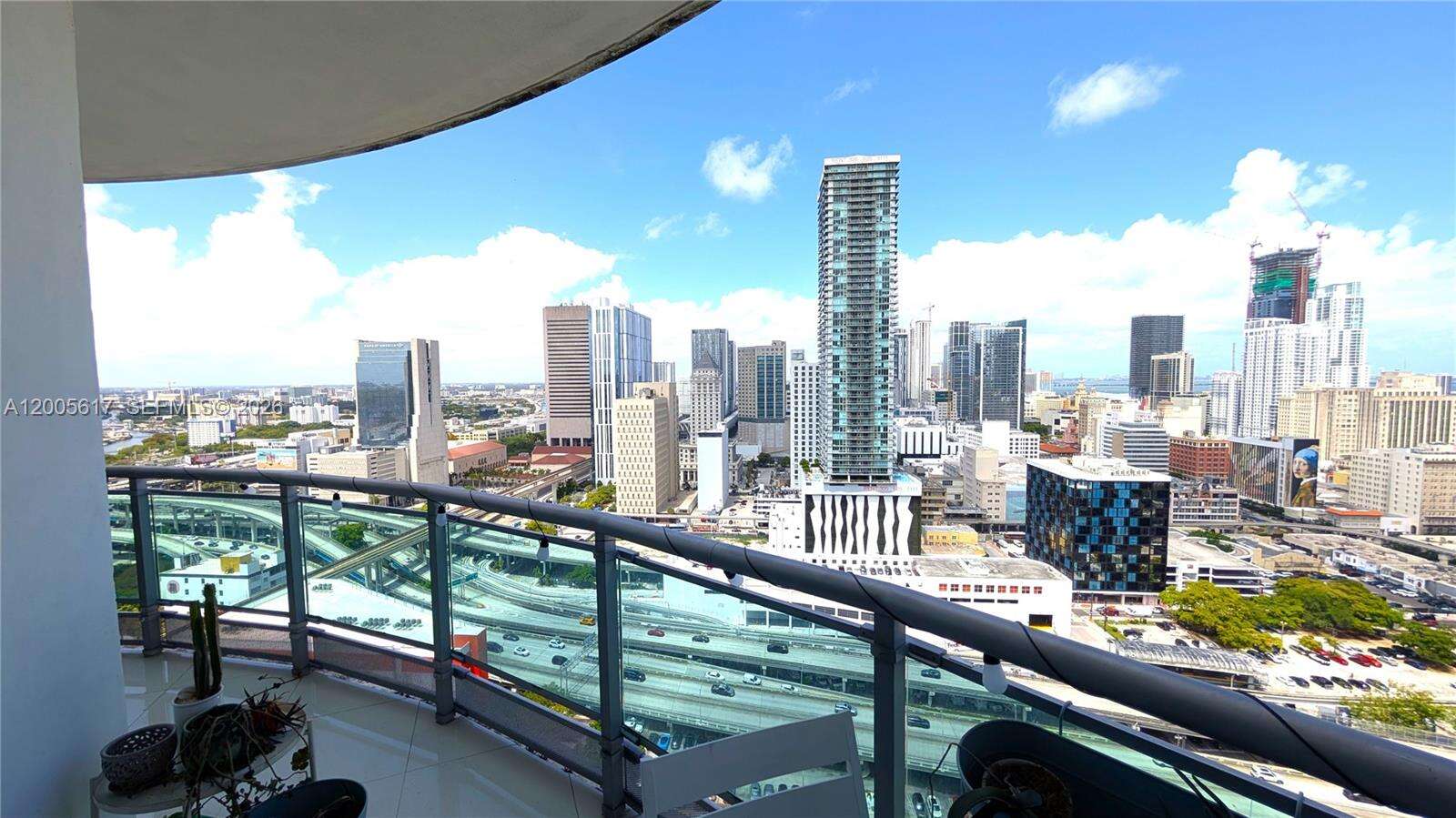 Wind By Neo at 350 Miami Ave, Miami, FL 33130 - For Rent photo 6
