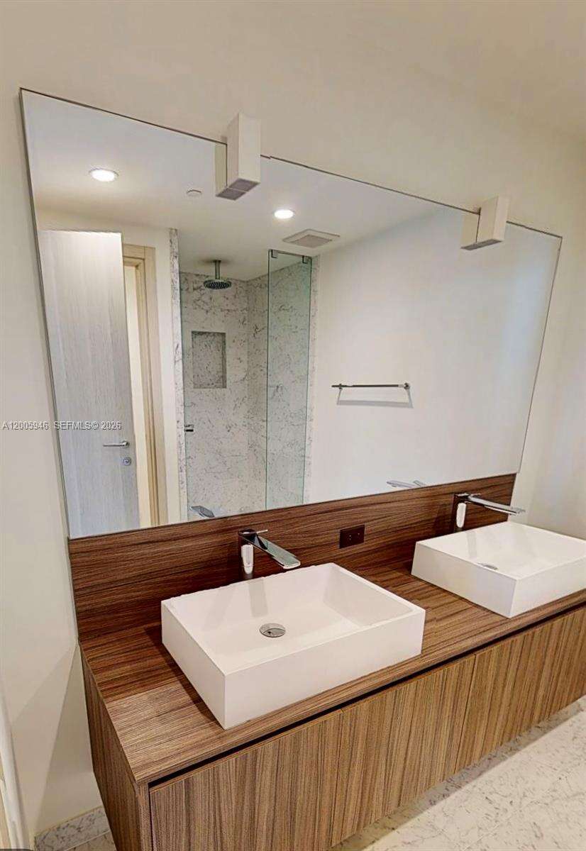 Brickell Flatiron at 1000 Brickell Plz, Miami, FL 33131 - For Rent photo 21