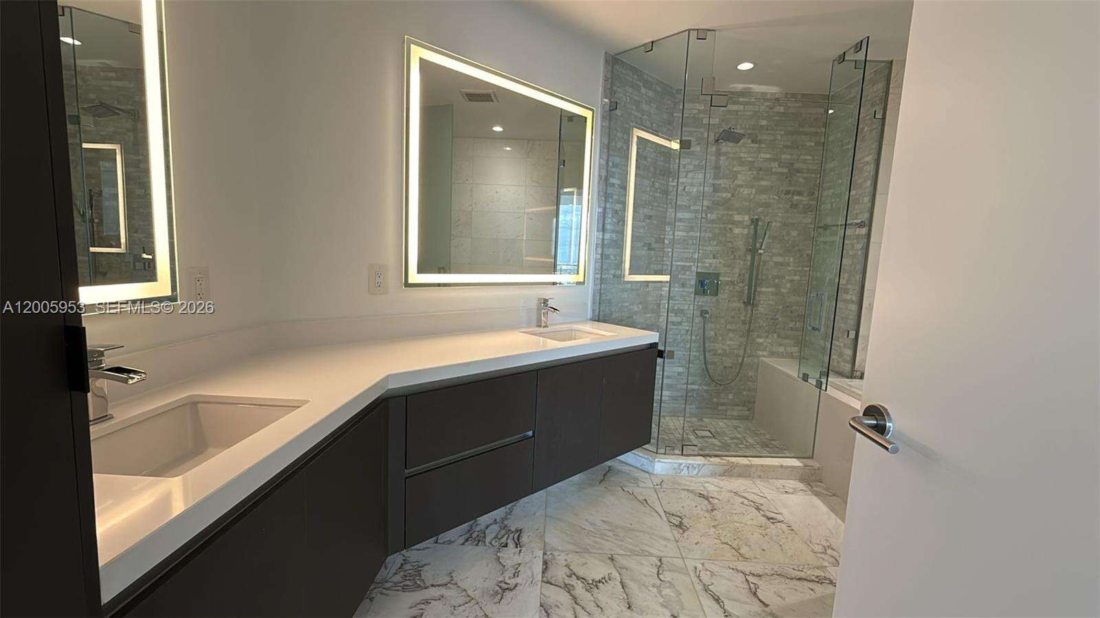 Paramount Miami Worldcenter at 851 1 Ave, Miami, FL 33132 - For Rent photo 1