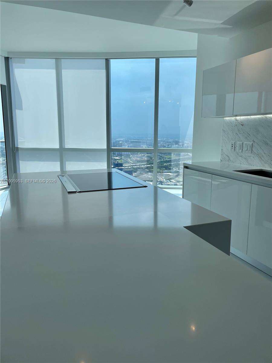 Paramount Miami Worldcenter at 851 1 Ave, Miami, FL 33132 - For Rent photo 8