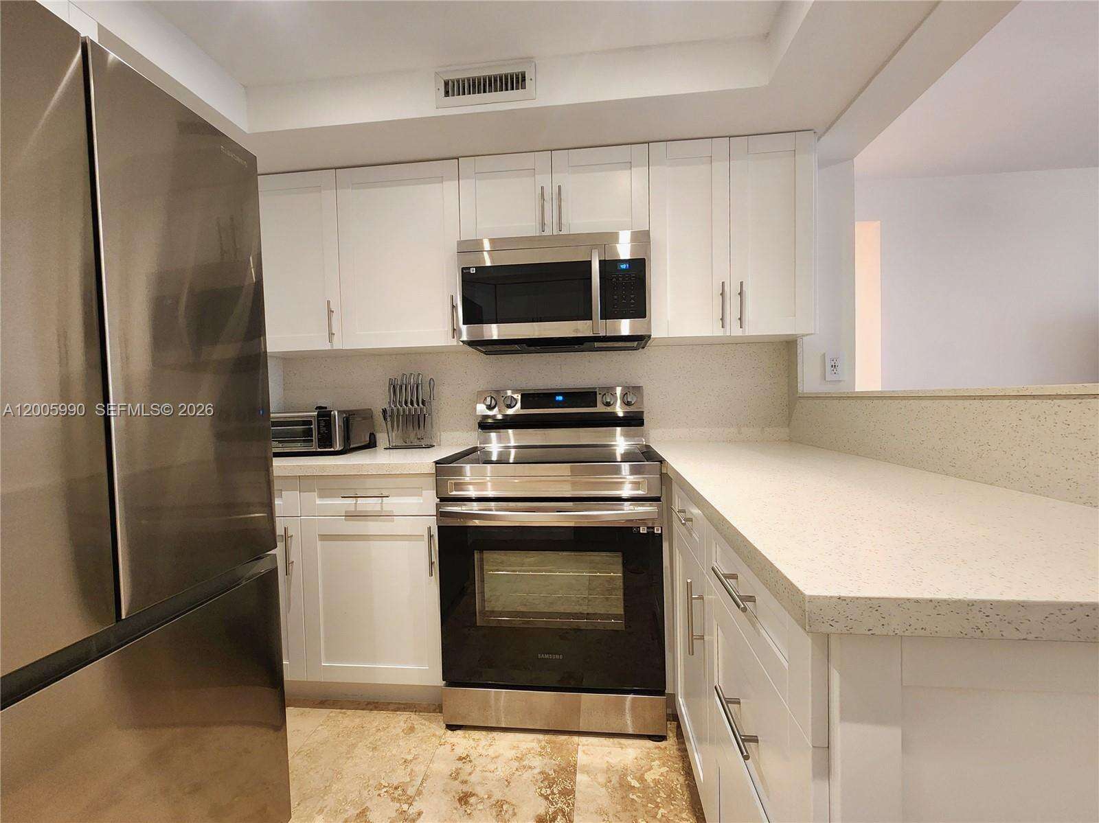 Alexander Towers at 3505 Ocean Dr, Hollywood, FL 33019 - For Rent photo 8