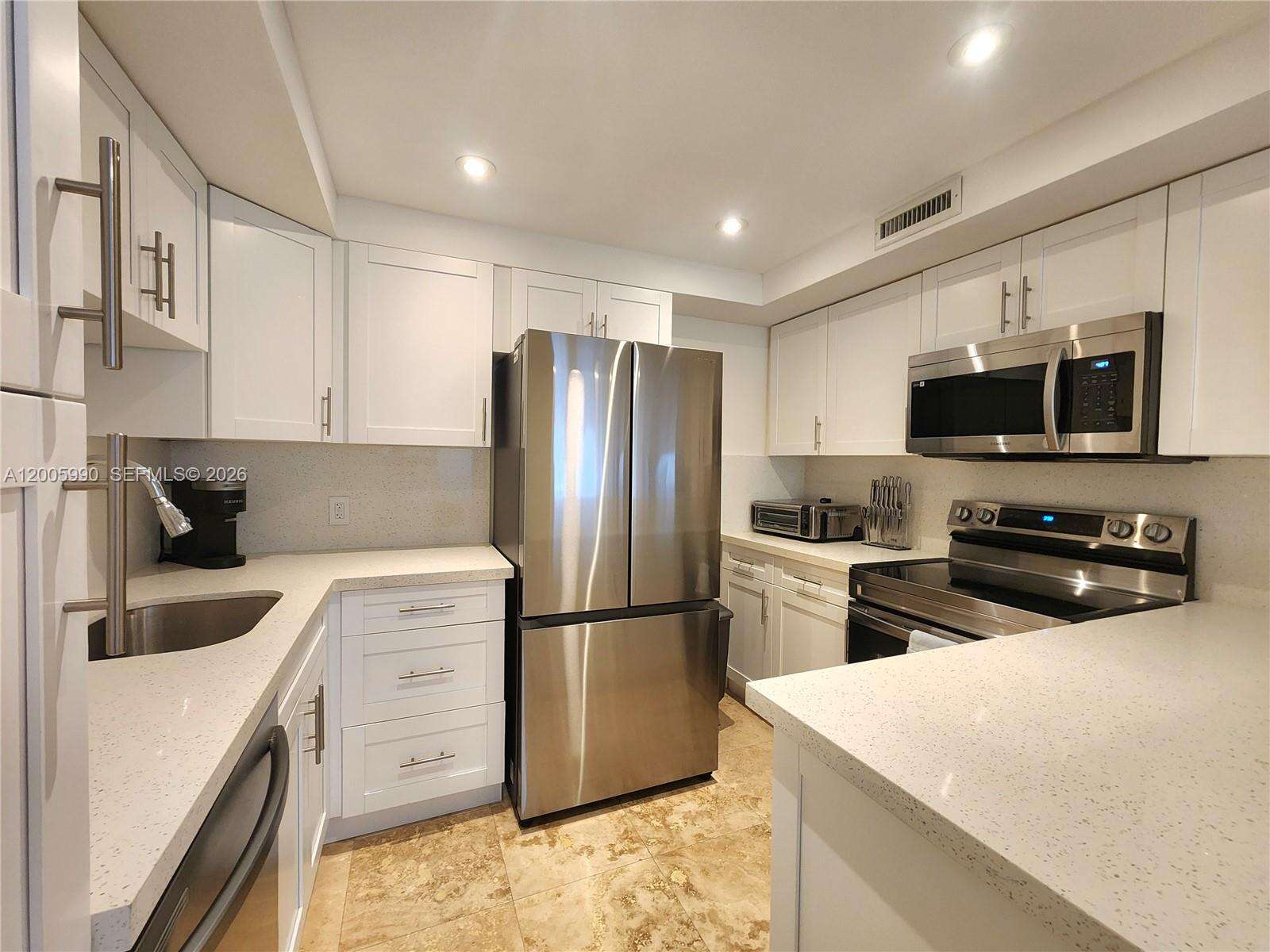 Alexander Towers at 3505 Ocean Dr, Hollywood, FL 33019 - For Rent photo 9