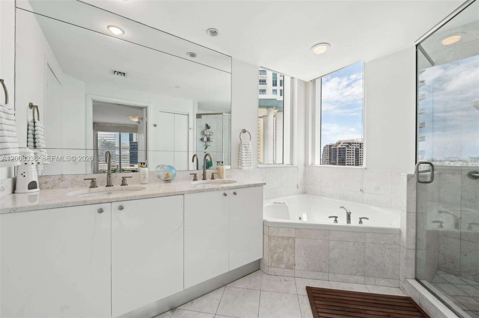 Carbonell at 901 Brickell Key Blvd, Miami, FL 33131 - For Rent photo 13