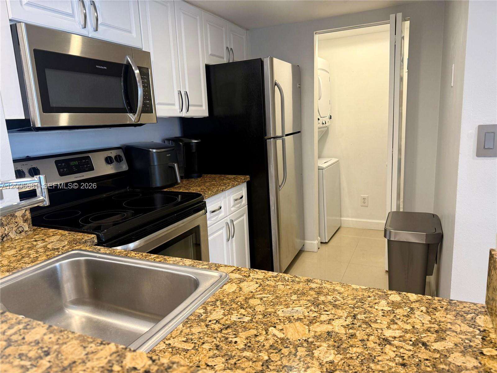 Isola at 770 Claughton Island Dr, Miami, FL 33131 - For Rent photo 9