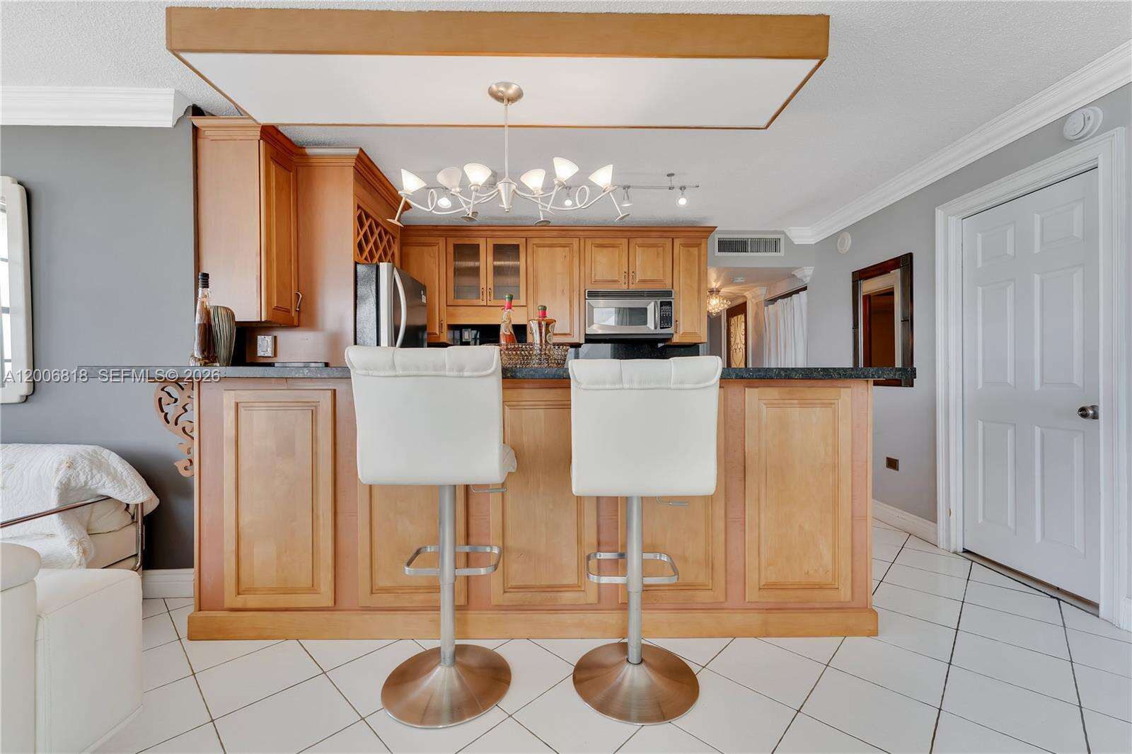 Oceanside Plaza at 5555 Collins Ave, Miami Beach, FL 33140 - For Rent photo 11