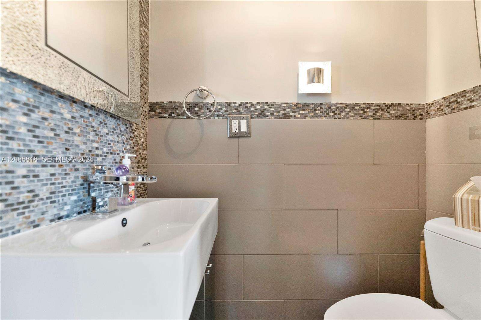 Oceanside Plaza at 5555 Collins Ave, Miami Beach, FL 33140 - For Rent photo 15