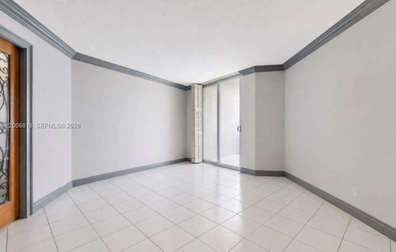 Oceanside Plaza at 5555 Collins Ave, Miami Beach, FL 33140 - For Rent photo 16