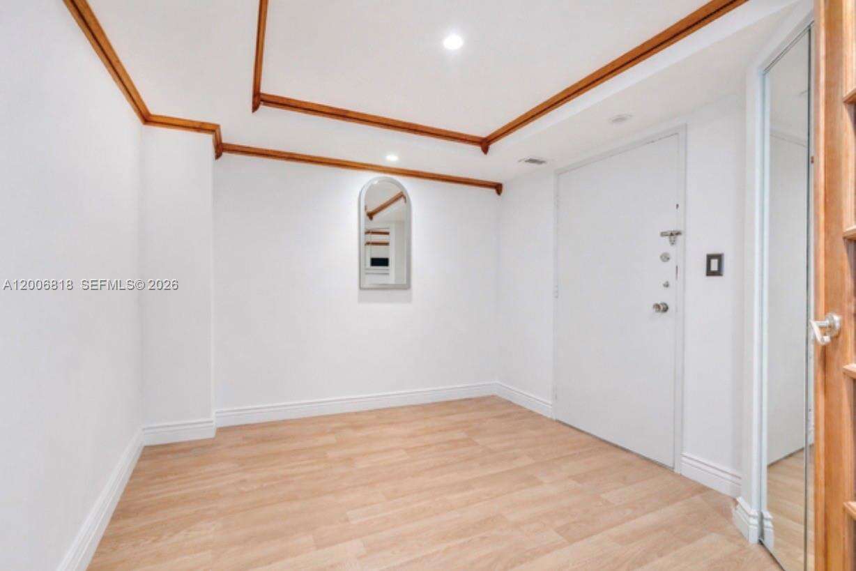 Oceanside Plaza at 5555 Collins Ave, Miami Beach, FL 33140 - For Rent photo 18