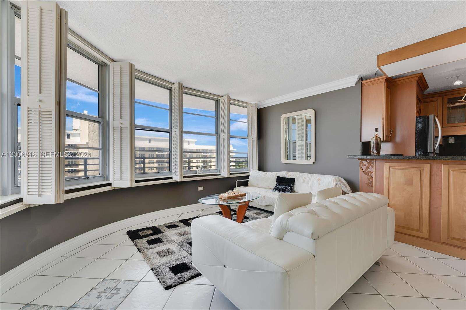 Oceanside Plaza at 5555 Collins Ave, Miami Beach, FL 33140 - For Rent photo 5