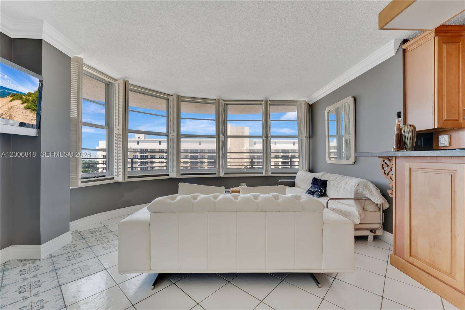 Oceanside Plaza at 5555 Collins Ave, Miami Beach, FL 33140 - For Rent photo 7