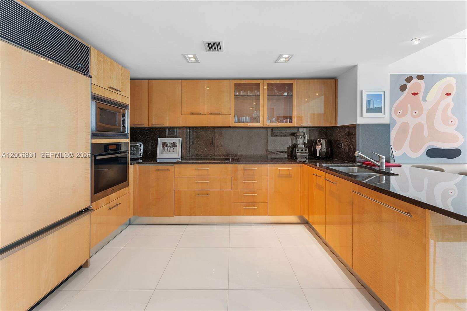 Central Carillon at 6801 Collins Ave, Miami Beach, FL 33141 - For Rent photo 18
