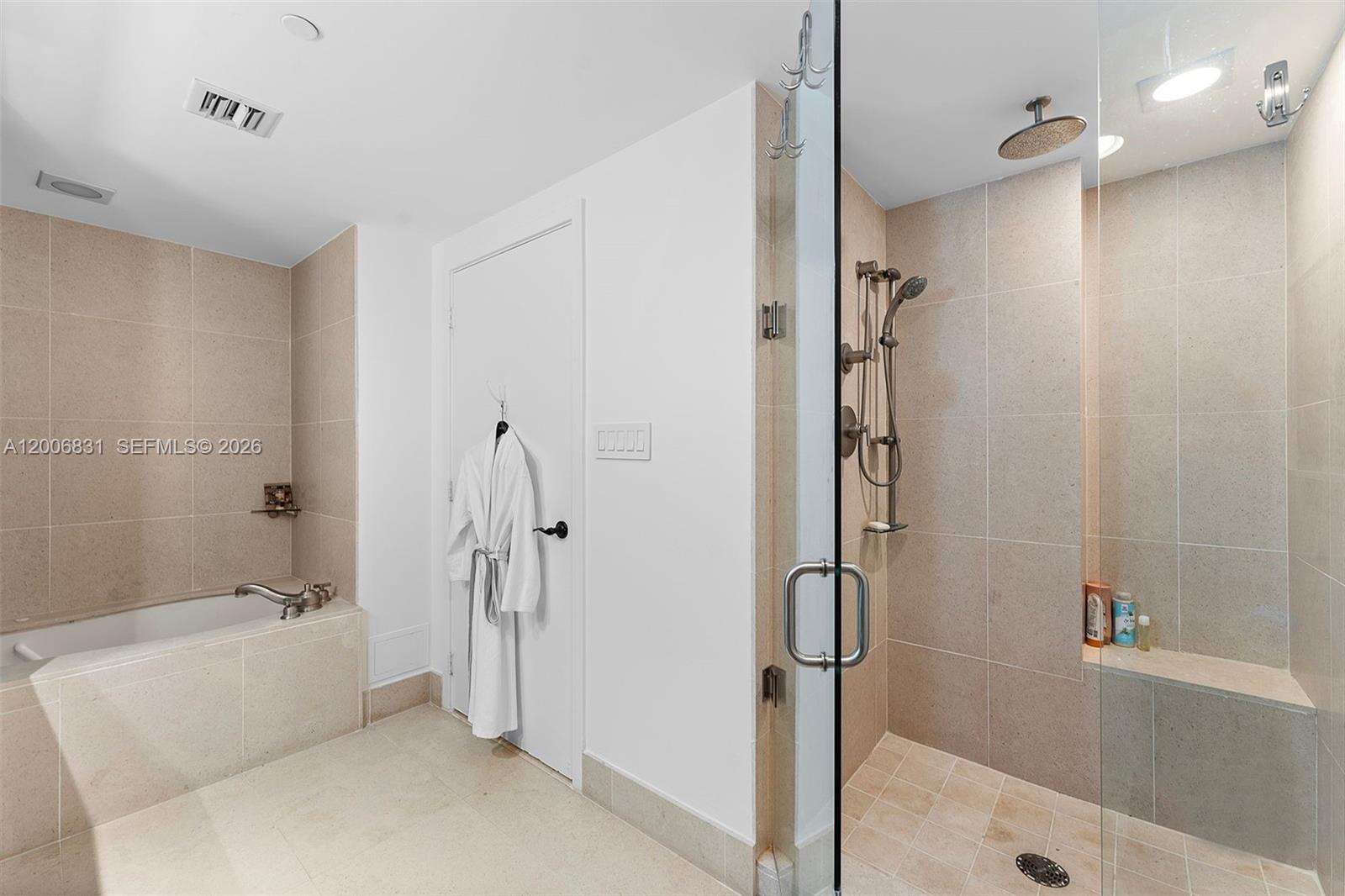 Central Carillon at 6801 Collins Ave, Miami Beach, FL 33141 - For Rent photo 42