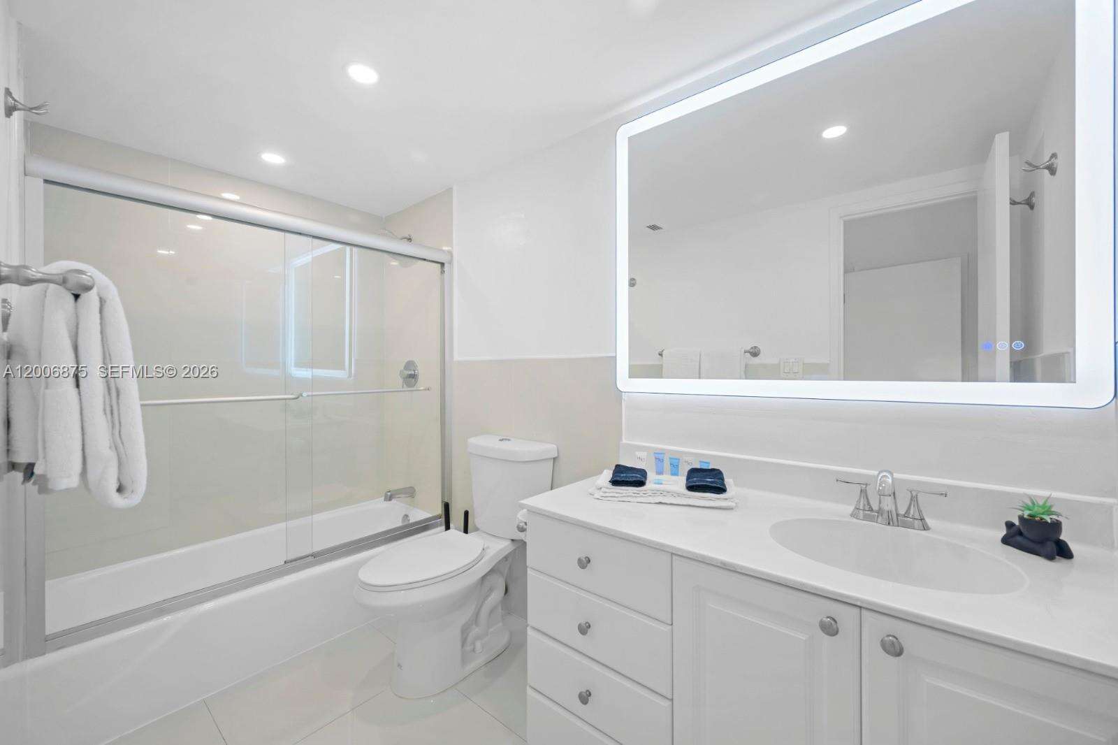 Ocean Reserve at 19370 Collins Ave, Sunny Isles Beach, FL 33160 - For Rent photo 14