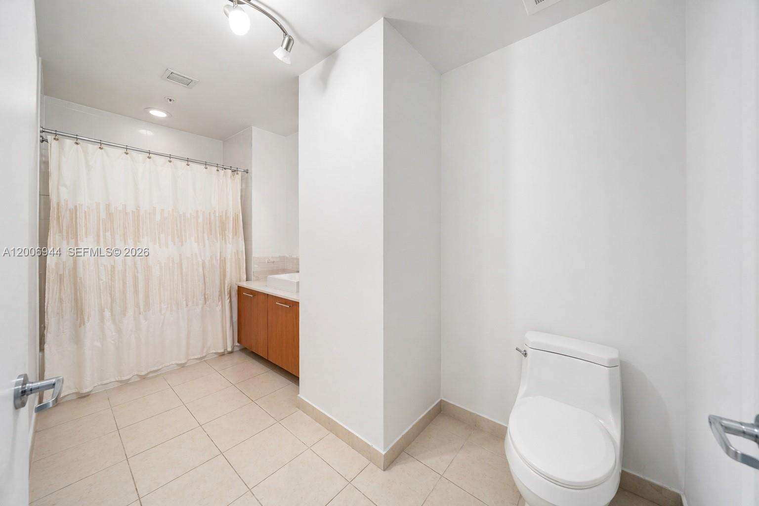 Four Midtown at 3301 1 Ave, Miami, FL 33137 - For Rent photo 9