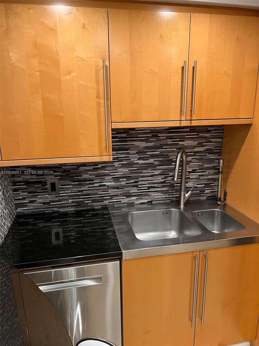 Akoya at 6365 Collins Ave, Miami Beach, FL 33141 - For Rent photo 9
