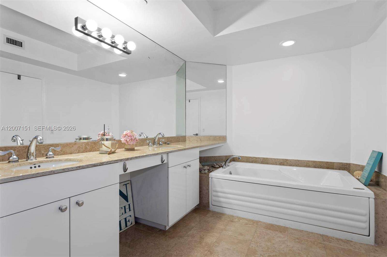 Blue Diamond at 4779 Collins Ave, Miami Beach, FL 33140 - For Rent photo 13
