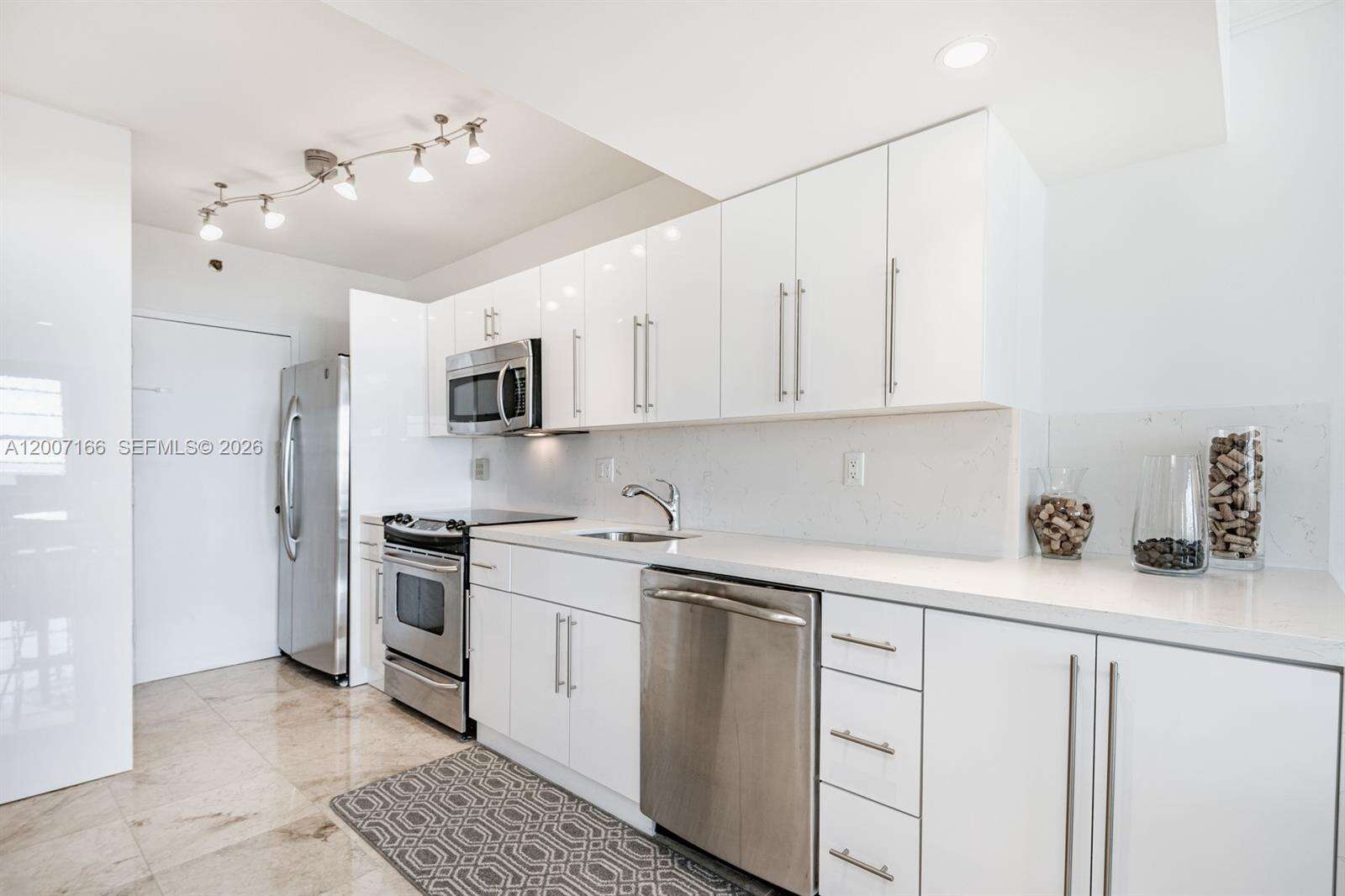 Decoplage at 100 Lincoln Rd, Miami Beach, FL 33139 - For Rent photo 4