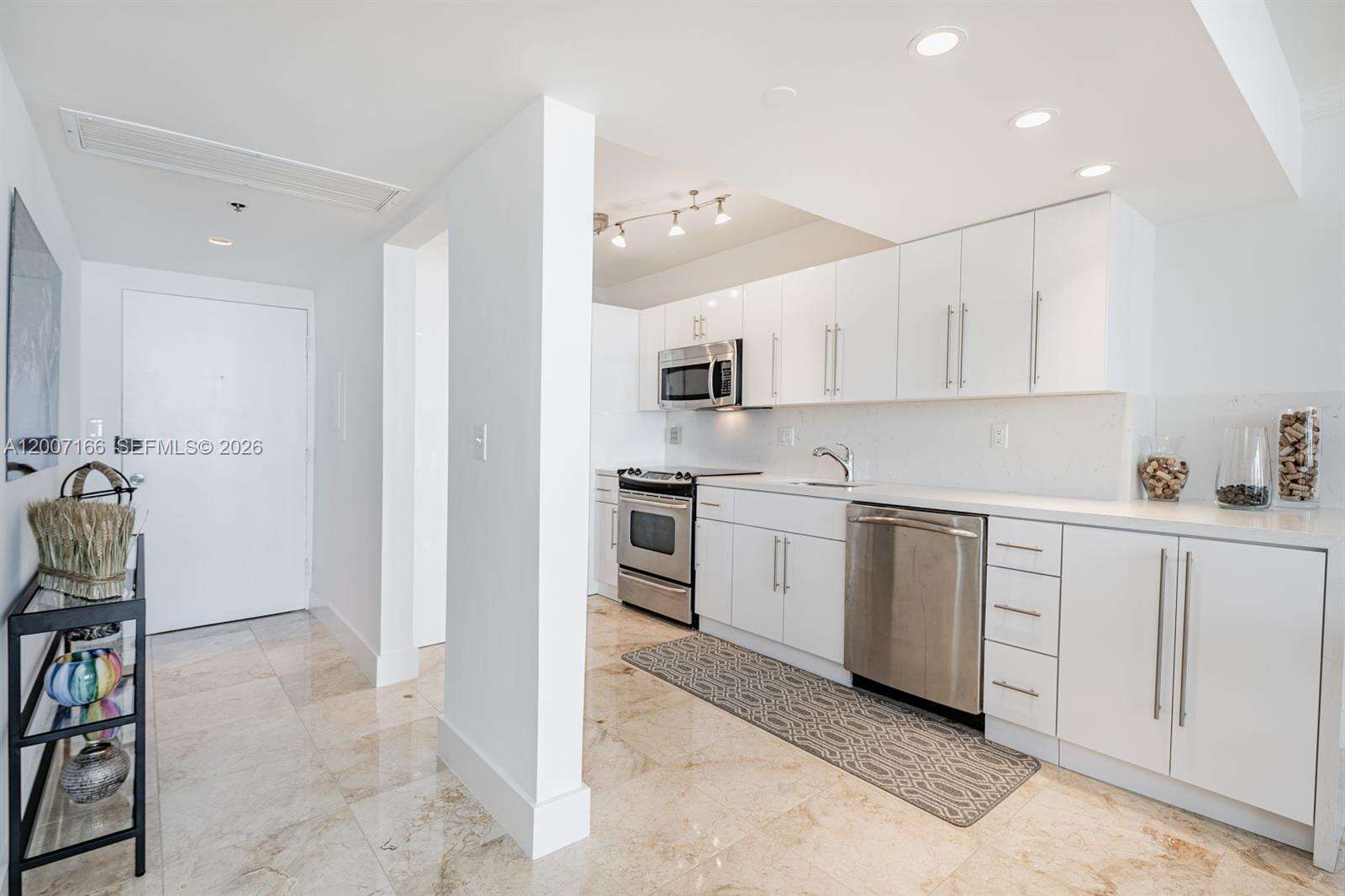 Decoplage at 100 Lincoln Rd, Miami Beach, FL 33139 - For Rent photo 5