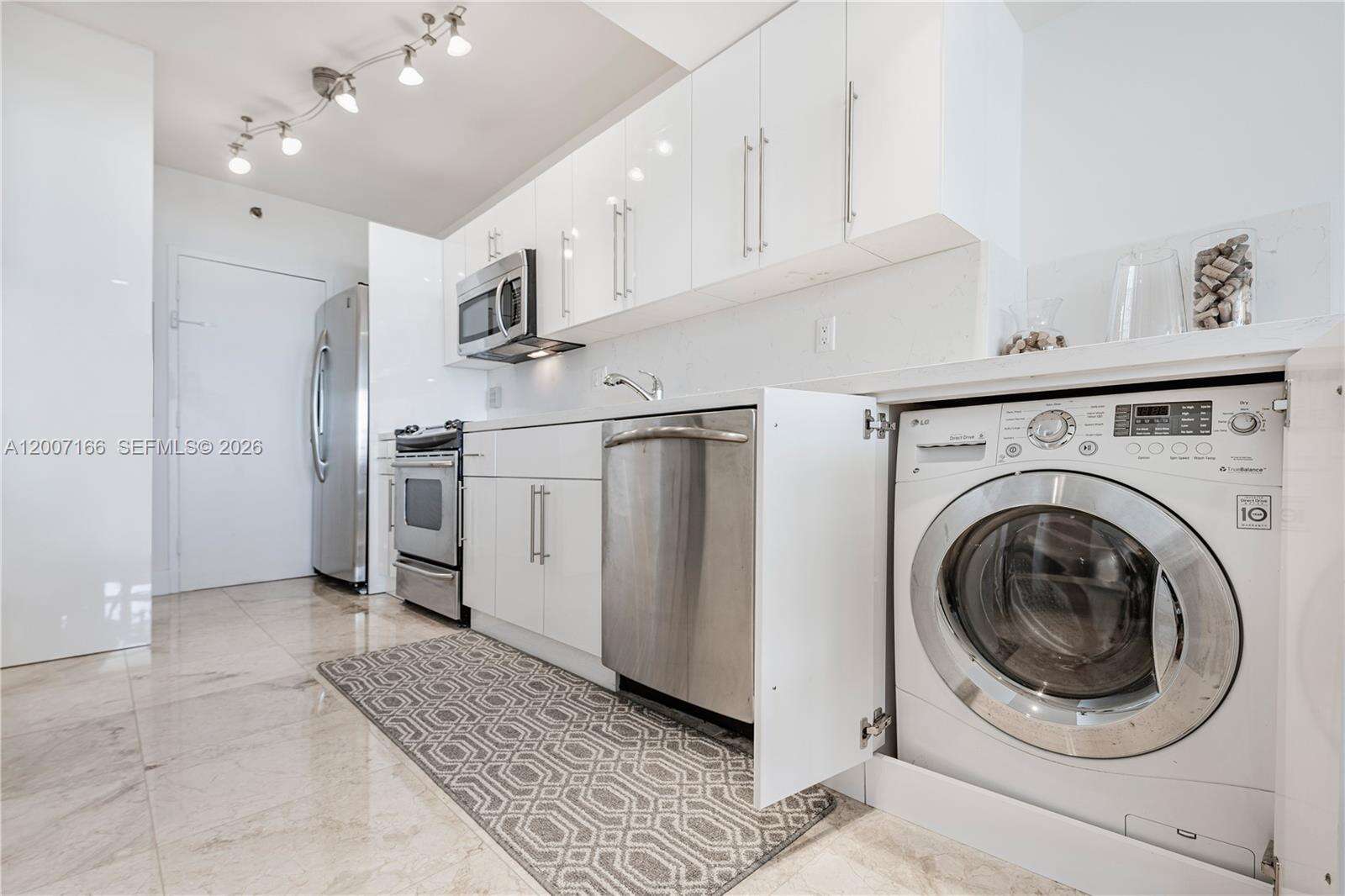 Decoplage at 100 Lincoln Rd, Miami Beach, FL 33139 - For Rent photo 7