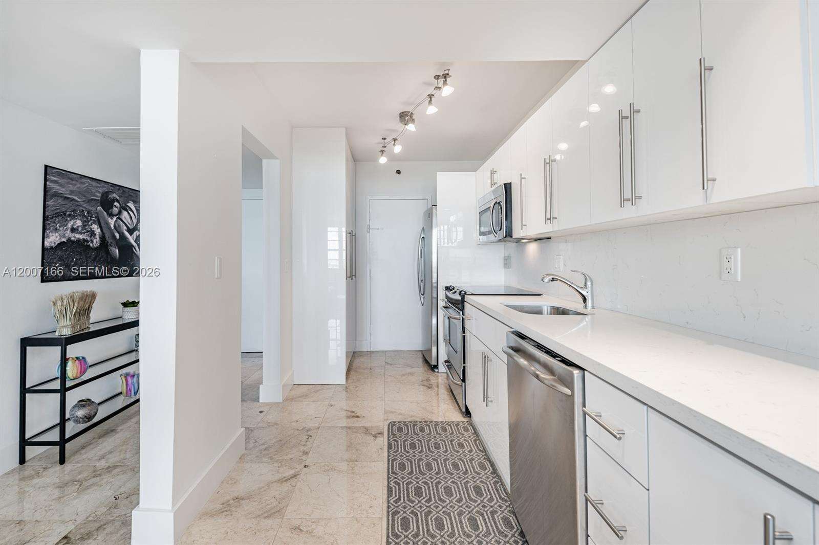 Decoplage at 100 Lincoln Rd, Miami Beach, FL 33139 - For Rent photo 9