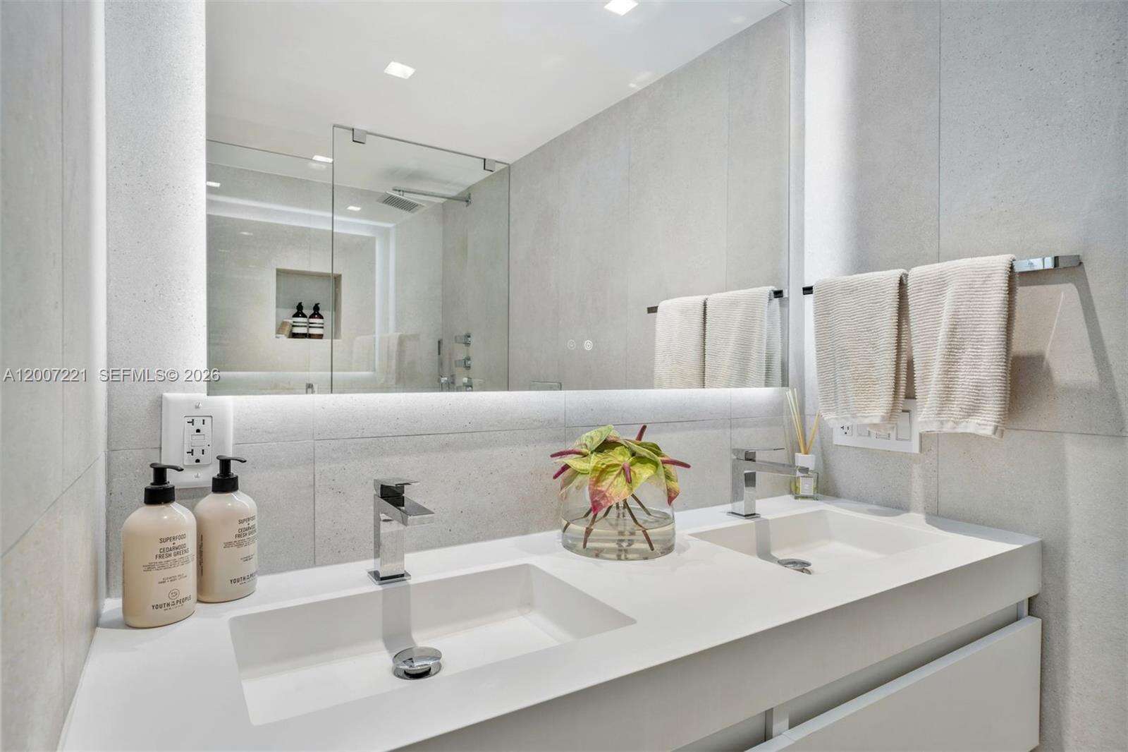 Roney Palace at 2301 Collins Ave, Miami Beach, FL 33139 - For Rent photo 14