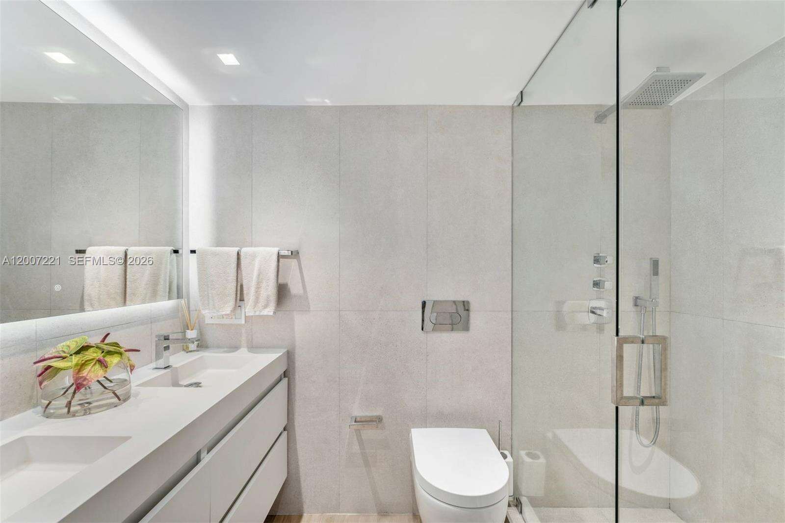 Roney Palace at 2301 Collins Ave, Miami Beach, FL 33139 - For Rent photo 16