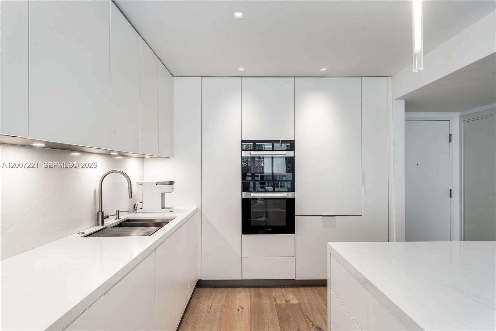 Roney Palace at 2301 Collins Ave, Miami Beach, FL 33139 - For Rent photo 5